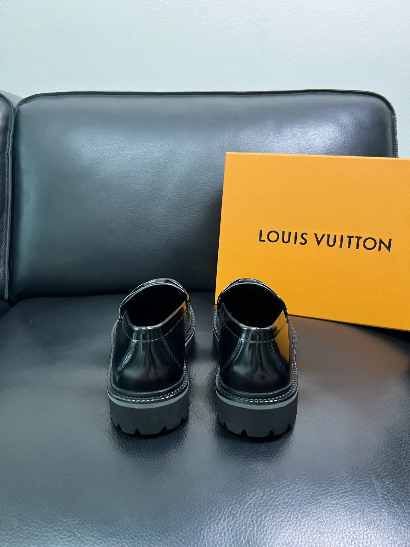 Men's shoes 💰780 Lv top purchasing Louis Vuitton leather shoes counter synchronization, uppers imported from Italy, imported water-dyed cowhide lining, soles: original soles specially provided by the original factory, original factory follow-up goods, high quality, welcome to compare, code number 38-44 (customized 45) 85842